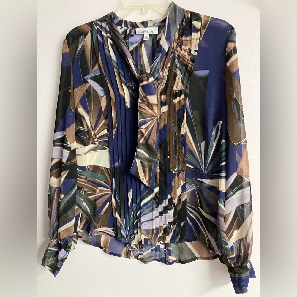 Jennifer Lopez Women’s Blouse, Medium, V Neck w Tie, Pin Pleats, Browns/Blues